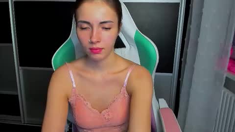 Snapshot of kira_moon_1 chatting on 10, 1, 2026 Kira online show from 10, 1, 2026