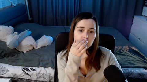 Snapshot of kira_yammy chatting on 12, 12, 2024 Kira  follow me  online show from 12, 12, 2024