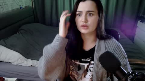 Snapshot of kira_yammy chatting on 1, 1, 2025 Kira  follow me  online show from 1, 1, 2025