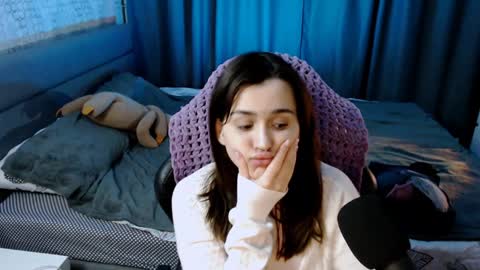 Snapshot of kira_yammy chatting on 6, 2, 2025 Kira  follow me  online show from 6, 2, 2025