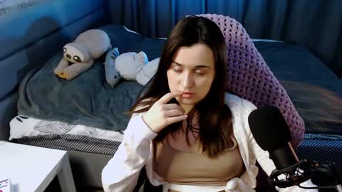 Snapshot of kira_yammy chatting on 6, 2, 2025 Kira  follow me  online show from 6, 2, 2025