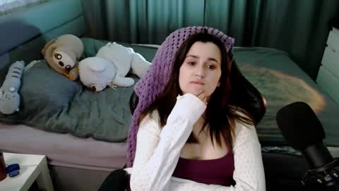 Snapshot of kira_yammy chatting on 2, 3, 2025 Kira  follow me  online show from 2, 3, 2025