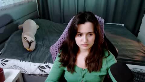 Snapshot of kira_yammy chatting on 8, 3, 2025 Kira  follow me  online show from 8, 3, 2025