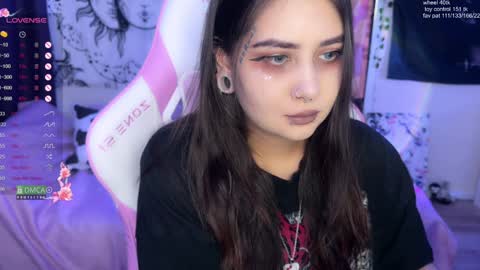kira_yung online show from 23, 1, 2025