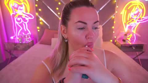 Kira online show from 10, 5, 2026