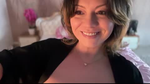 KiraDivine online show from 25, 2, 2026