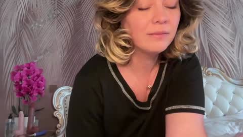 KiraDivine online show from 16, 3, 2026