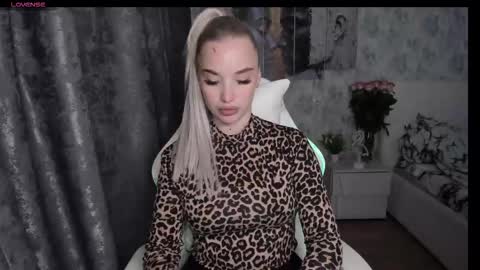 kirakrox online show from 8, 9, 2025