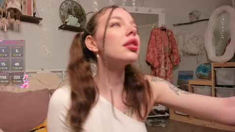 Snapshot of kiralotus chatting on 3, 4, 2026 little vampire online show from 3, 4, 2026