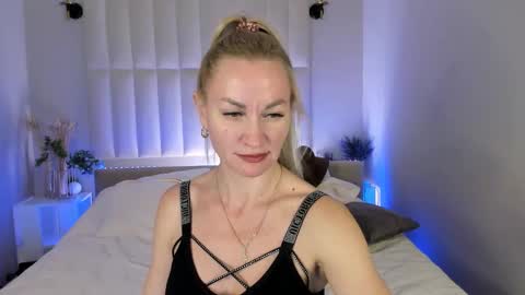 KiraSun online show from 13, 12, 2025