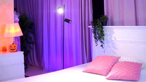 Snapshot of kiss_jess chatting on 5, 11, 2025 Kiss Jess online show from 5, 11, 2025