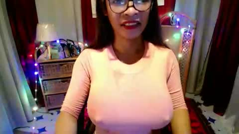 Snapshot of kisses_asian143 chatting on 27, 5, 2026 VICTORIA online show from 27, 5, 2026