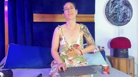 Kissing Company online show from 14, 5, 2026