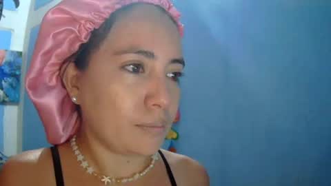 Snapshot of kissmelovejummy chatting on 5, 12, 2024 Erika paul online show from 5, 12, 2024