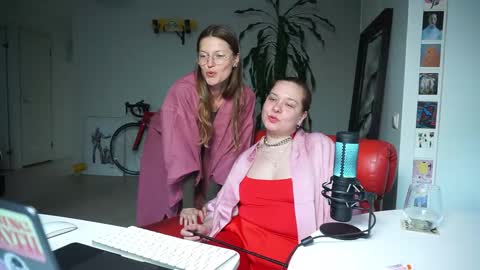 Snapshot of kissmisslily chatting on 29, 9, 2025 Mistress Lily Mary online show from 29, 9, 2025