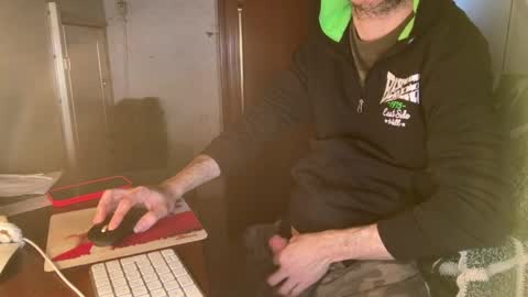 kissofbanned1983 online show from 15, 4, 2026