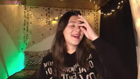 Snapshot of kisstarxxx chatting on 18, 10, 2025 Helena and Brad online show from 18, 10, 2025