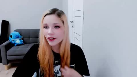 Snapshot of kitten_alisa chatting on 12, 9, 2025 Alissa online show from 12, 9, 2025