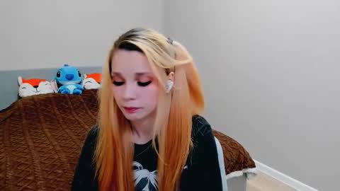 Snapshot of kitten_alisa chatting on 9, 10, 2025 Alissa online show from 9, 10, 2025