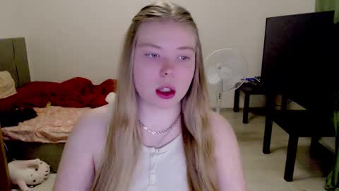 Snapshot of kitten_jenny01 chatting on 7, 1, 2026 Jennyblonde and Emmabrunette online show from 7, 1, 2026