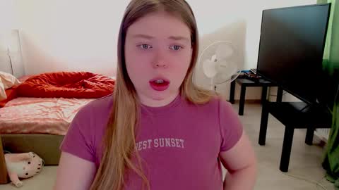 Snapshot of kitten_jenny01 chatting on 1, 2, 2026 Jennyblonde and Emmabrunette online show from 1, 2, 2026