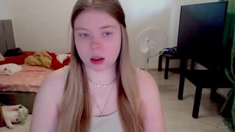 Snapshot of kitten_jenny01 chatting on 2, 2, 2026 Jennyblonde and Emmabrunette online show from 2, 2, 2026