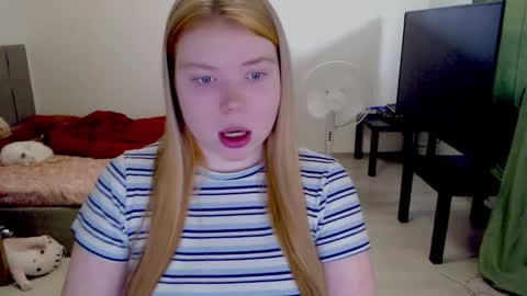 Snapshot of kitten_jenny01 chatting on 4, 2, 2026 Jennyblonde and Emmabrunette online show from 4, 2, 2026