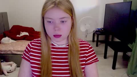 Snapshot of kitten_jenny01 chatting on 5, 2, 2026 Jennyblonde and Emmabrunette online show from 5, 2, 2026