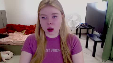 Snapshot of kitten_jenny01 chatting on 21, 2, 2026 Jennyblonde and Emmabrunette online show from 21, 2, 2026