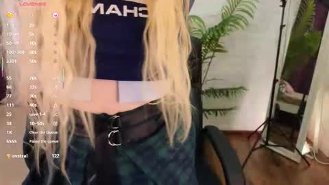 Snapshot of kitten_murray chatting on 6, 11, 2025 barbara online show from 6, 11, 2025