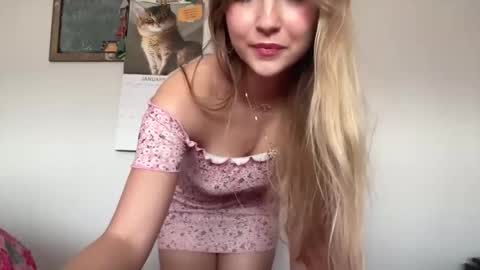 kittengirlxo online show from 28, 12, 2024