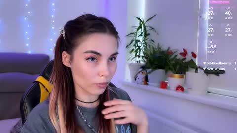 Snapshot of kittie_bear chatting on 4, 10, 2025 Veronica online show from 4, 10, 2025