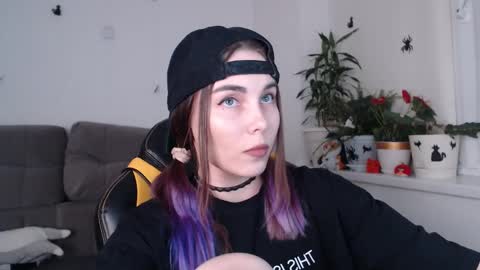 Snapshot of kittie_bear chatting on 28, 10, 2025 Veronica online show from 28, 10, 2025