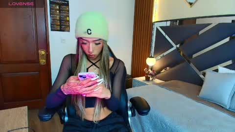 Kittie Vixen online show from 25, 4, 2026