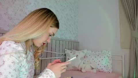 Snapshot of kitty__sophie chatting on 8, 5, 2026 sophie online show from 8, 5, 2026