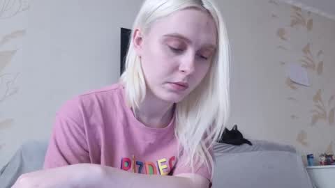 Snapshot of kitty_dora chatting on 11, 3, 2025 Evelyn online show from 11, 3, 2025