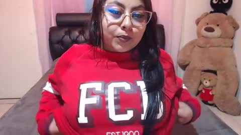 Snapshot of kitty_eyes chatting on 13, 11, 2025 kitty online show from 13, 11, 2025