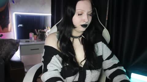 Hey  Im Ellie  if you like me and like my show give me a thumbs up hehe online show from 19, 6, 2026
