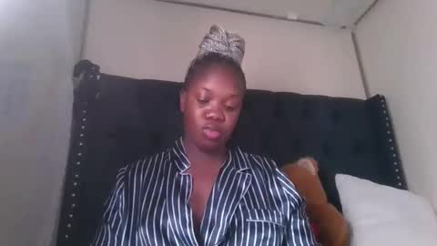 Snapshot of kitty_kerry chatting on 8, 11, 2025 kitty_kerry online show from 8, 11, 2025