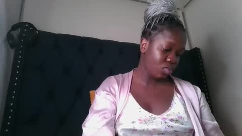 Snapshot of kitty_kerry chatting on 12, 11, 2025 kitty_kerry online show from 12, 11, 2025