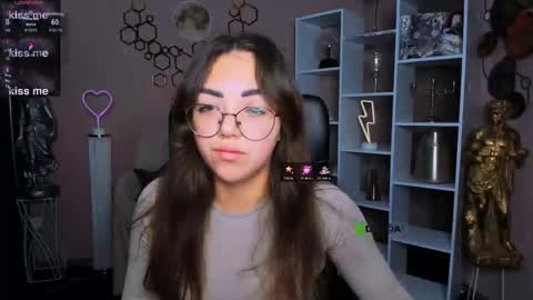 Snapshot of kitty_layy chatting on 21, 11, 2025 kitty online show from 21, 11, 2025