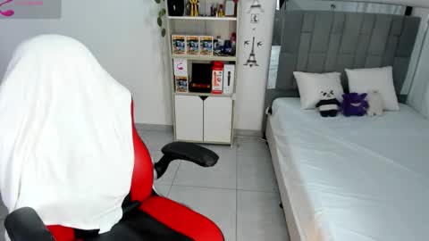 Snapshot of kitty_scoot chatting on 1, 10, 2025 kitty_scoot online show from 1, 10, 2025