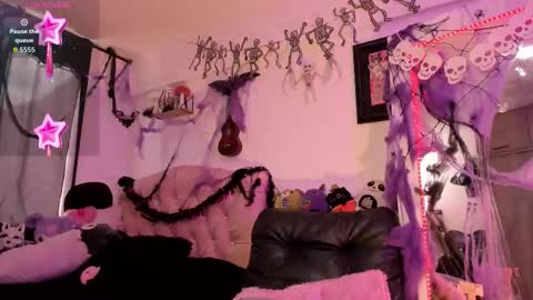 Snapshot of kittygoth_ chatting on 24, 10, 2025 Kitty Goth  online show from 24, 10, 2025