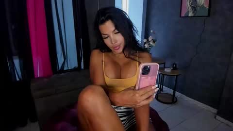 Snapshot of kittyhotts chatting on 15, 9, 2025 Sari bell online show from 15, 9, 2025