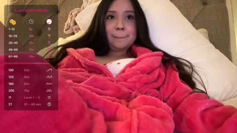 Snapshot of kittymia8 chatting on 23, 10, 2025 mia online show from 23, 10, 2025