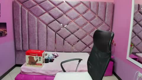 Snapshot of kittypinky01 chatting on 14, 4, 2026 Sarah online show from 14, 4, 2026