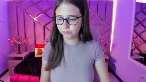 Snapshot of kittypinky01 chatting on 24, 6, 2026 Sarah online show from 24, 6, 2026
