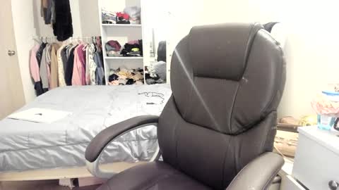 Snapshot of kittywantslove23 chatting on 4, 10, 2025 kittywantslove23 online show from 4, 10, 2025