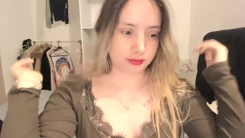 Snapshot of kittywantslove23 chatting on 14, 10, 2025 kittywantslove23 online show from 14, 10, 2025