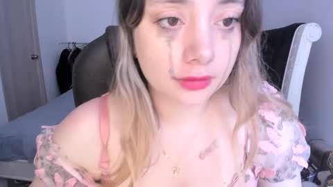 Snapshot of kittywantslove23 chatting on 19, 10, 2025 kittywantslove23 online show from 19, 10, 2025